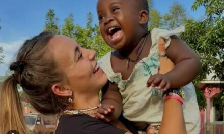 María Galán, tras renunciar a su vida acomodada para llevar un orfanato en Uganda: «Yo digo un poco que son como mis hijos»