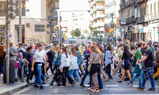 La población de España llega a los 48,6 millones: crece en 900 personas al día y bate récord gracias a la llegada de extranjeros