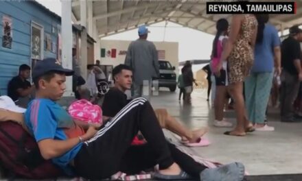 Caen un 25% las detenciones de migrantes en la frontera de EE.UU.