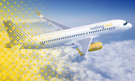Vueling podría ser multado con hasta 30.000 euros por obligar a sus azafatas a ir maquilladas y en tacones