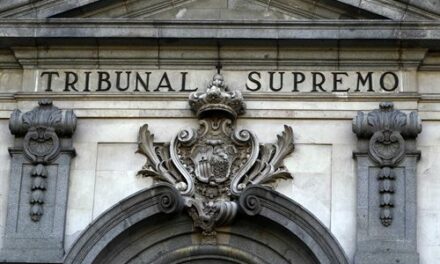 El Supremo condena por agresión sexual a un policía que besó a una mujer en el calabozo «aprovechando su condición de detenida»