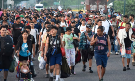 Cientos de migrantes salen del sur de México mientras Trump promete deportaciones si vuelve al poder